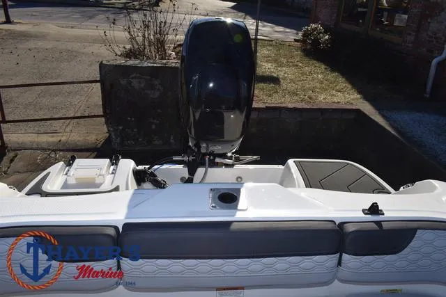 Slide: The Image of Bayliner M15 2025 - 21