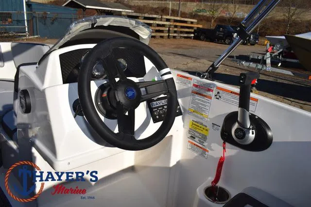 Slide: The Image of Bayliner M15 2025 - 22