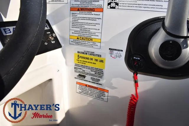 Slide: The Image of Bayliner M15 2025 - 23