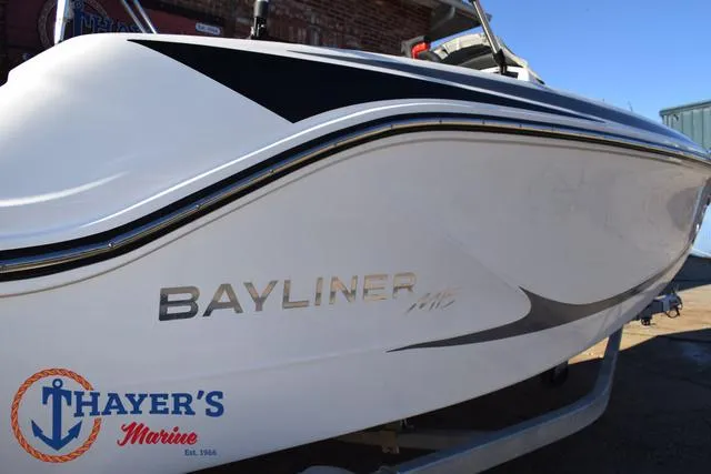 Slide: The Image of Bayliner M15 2025 - 29