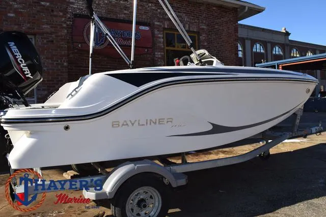 Slide: The Image of Bayliner M15 2025 - 31