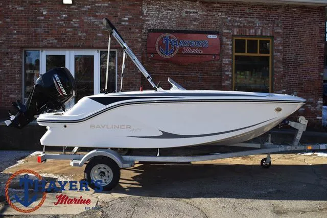 Slide: The Image of Bayliner M15 2025 - 33