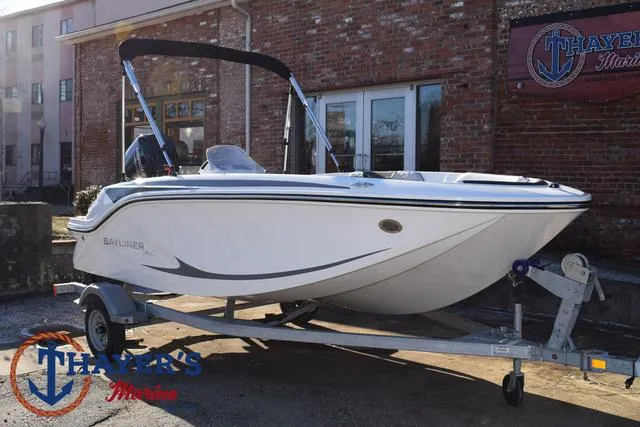 Slide: The Image of Bayliner M15 2025 - 34