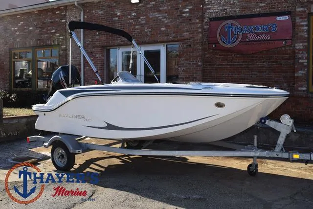 Slide: The Image of Bayliner M15 2025 - 35