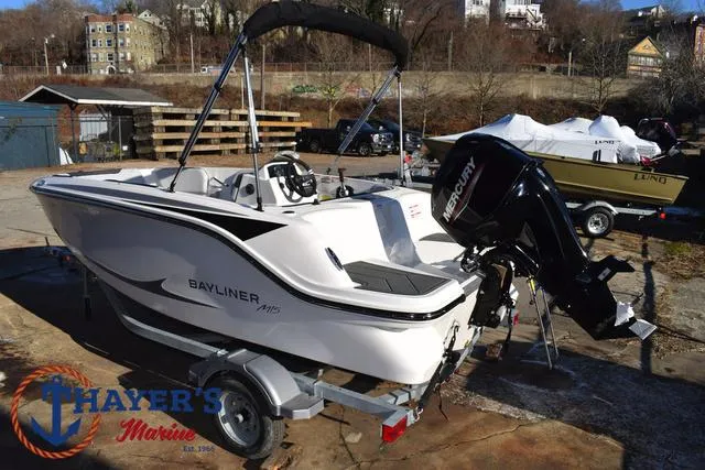 Slide: The Image of Bayliner M15 2025 - 7