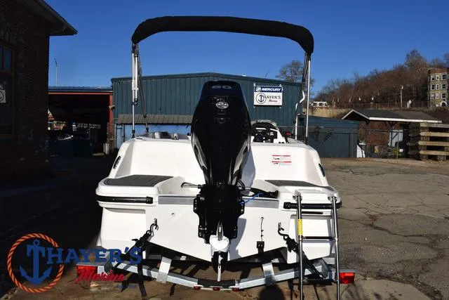 Slide: The Image of Bayliner M15 2025 - 8