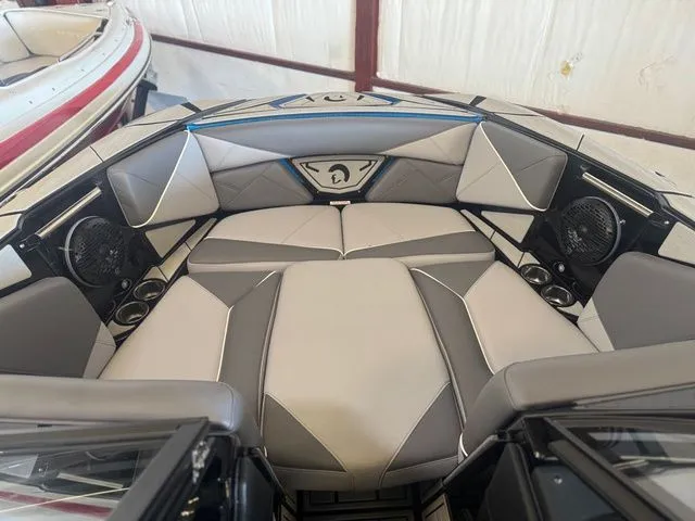 Slide: The Image of Centurion Nv233 2025 - 8