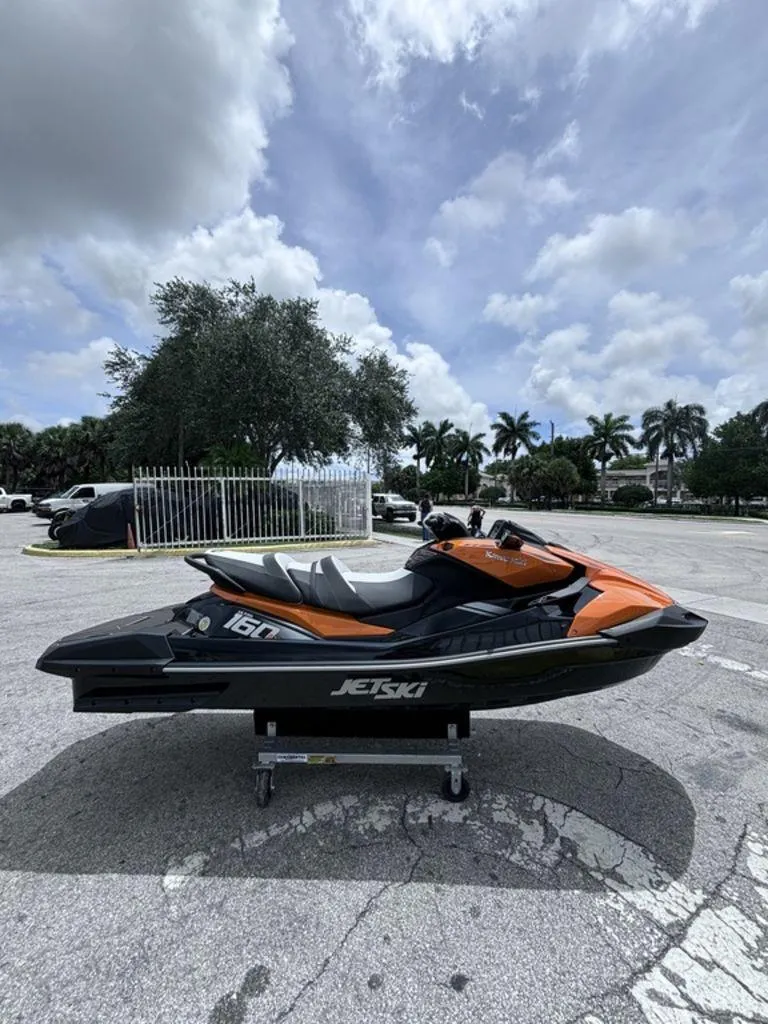 Slide: The Image of Kawasaki Ultra® 160LX-S 2025 - 3