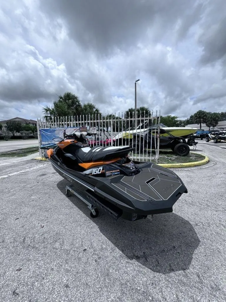 Slide: The Image of Kawasaki Ultra® 160LX-S 2025 - 6