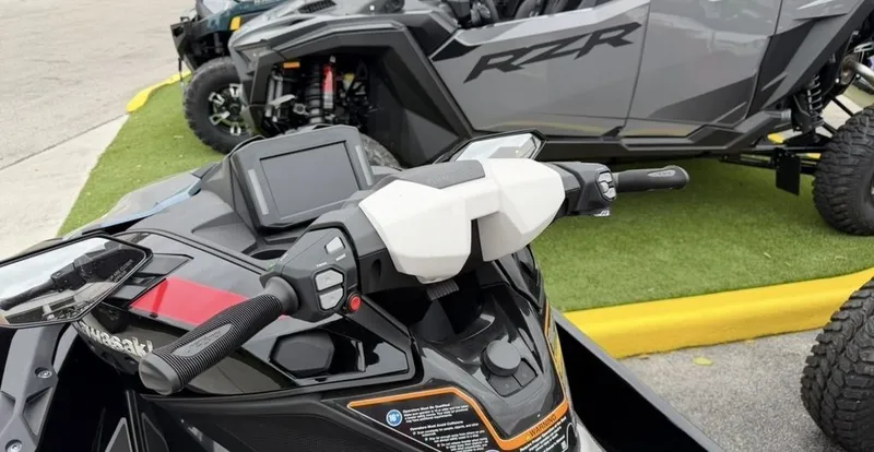 Slide: The Image of Kawasaki Ultra® 160LX-S 2025 - 8