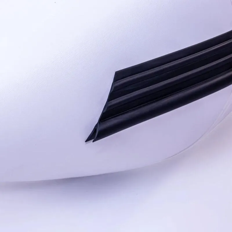 Slide: The Image of Further Customs Laguna 330 2025 - 6