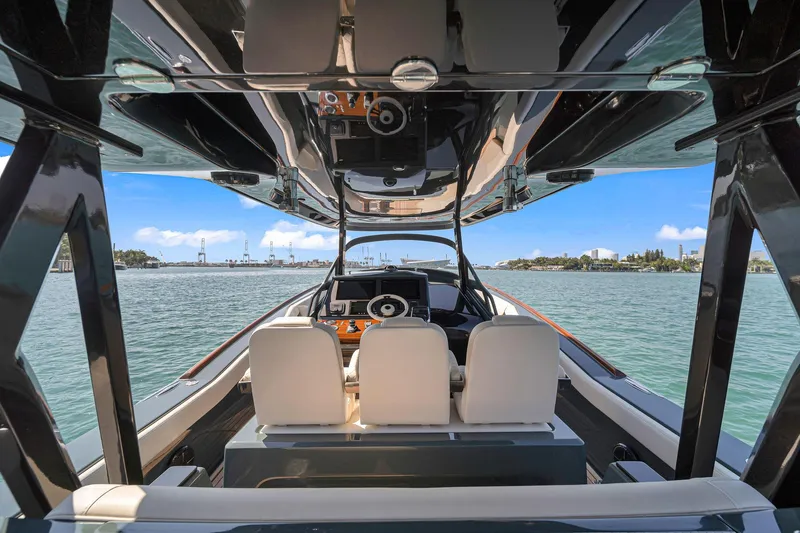 Slide: The Image of Buddy Davis PININFARINA 47 CC 2025 - 50