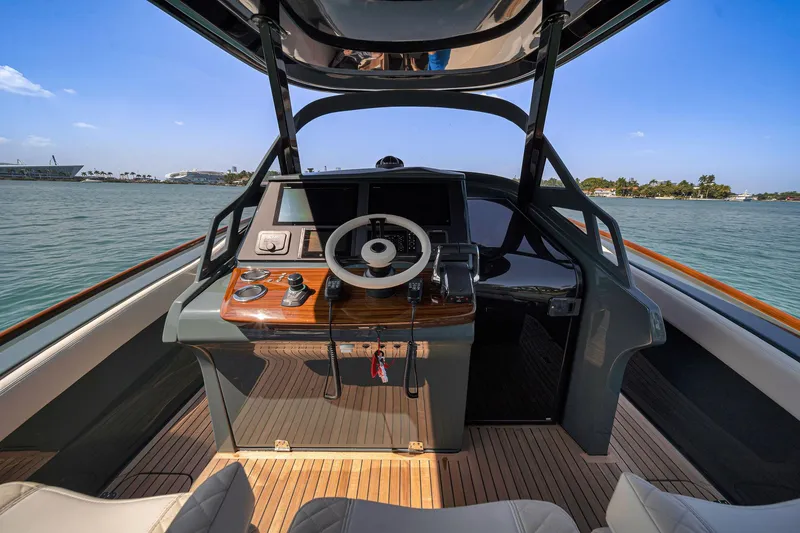 Slide: The Image of Buddy Davis PININFARINA 47 CC 2025 - 73