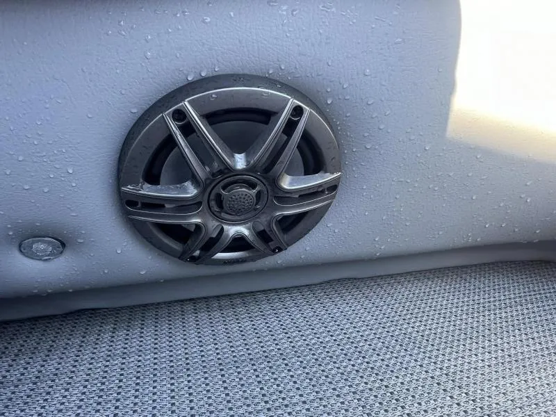 Slide: The Image of 2024 Veranda VR22RC boat speaker with water droplets on surface. - 22