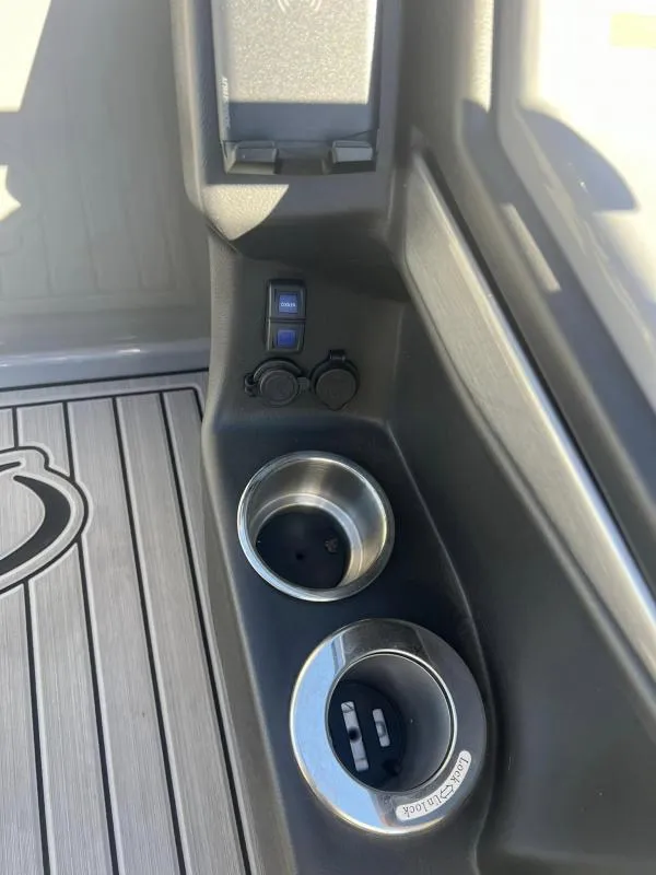 Slide: The Image of 2024 Veranda VP25RC boat interior with cup holders and control panel. - 21