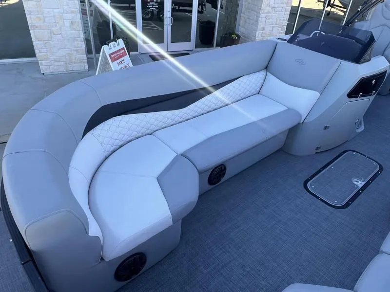 Slide: The Image of Manitou 25 SHP 2022 - 15