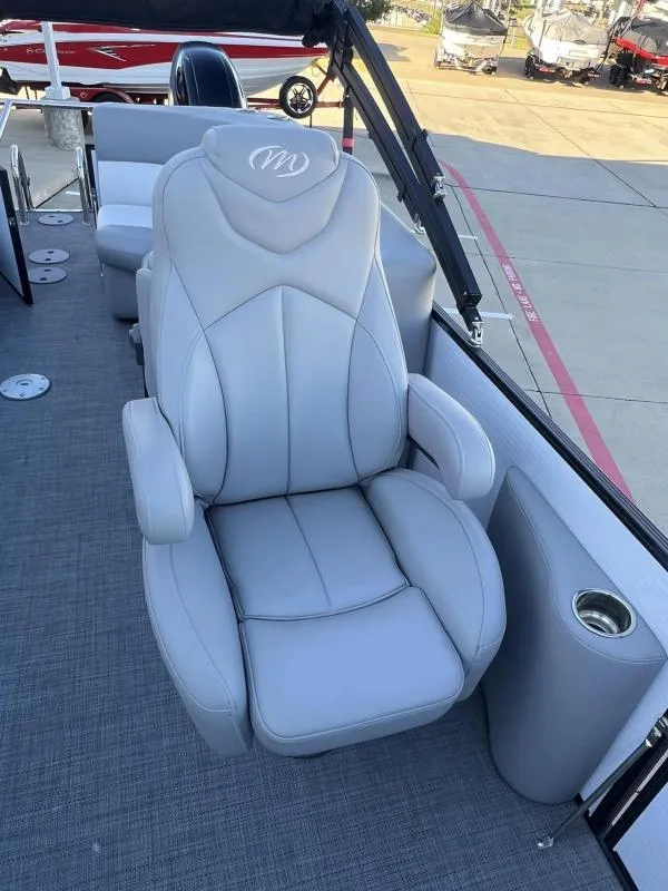 Slide: The Image of Manitou 25 SHP 2022 - 16