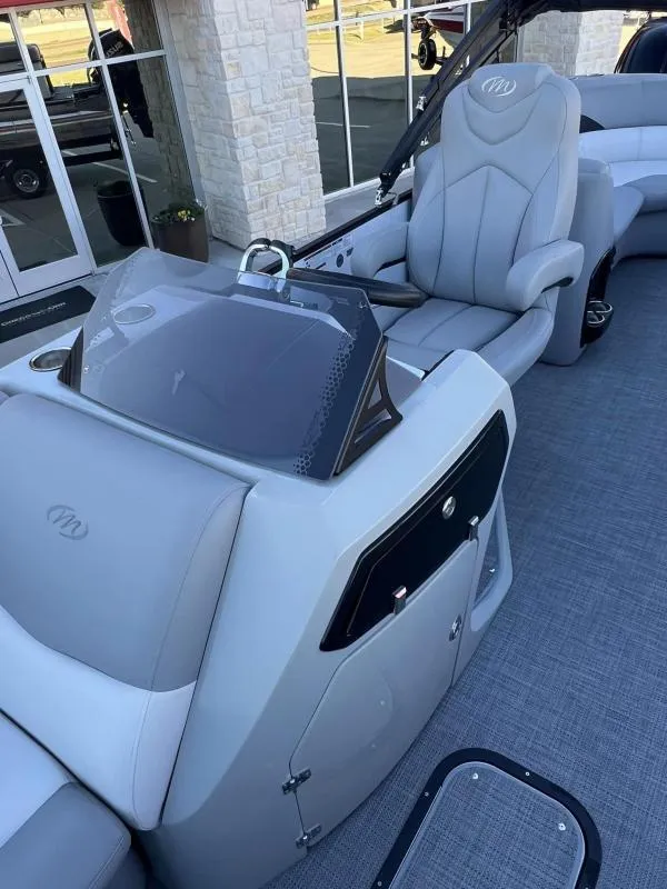 Slide: The Image of Manitou 25 SHP 2022 - 17