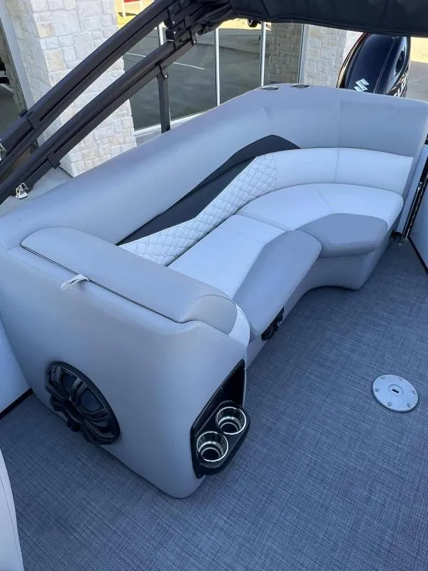 Slide: The Image of Manitou 25 SHP 2022 - 20