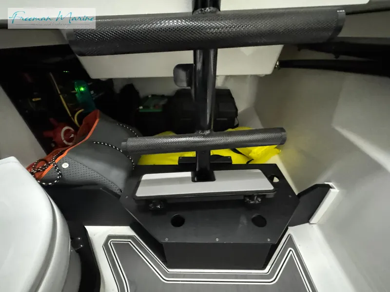 Slide: The Image of Blackfin 332 CC 2022 - 100