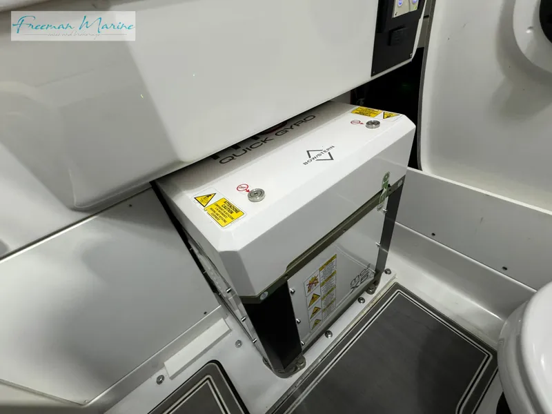 Slide: The Image of Blackfin 332 CC 2022 - 101