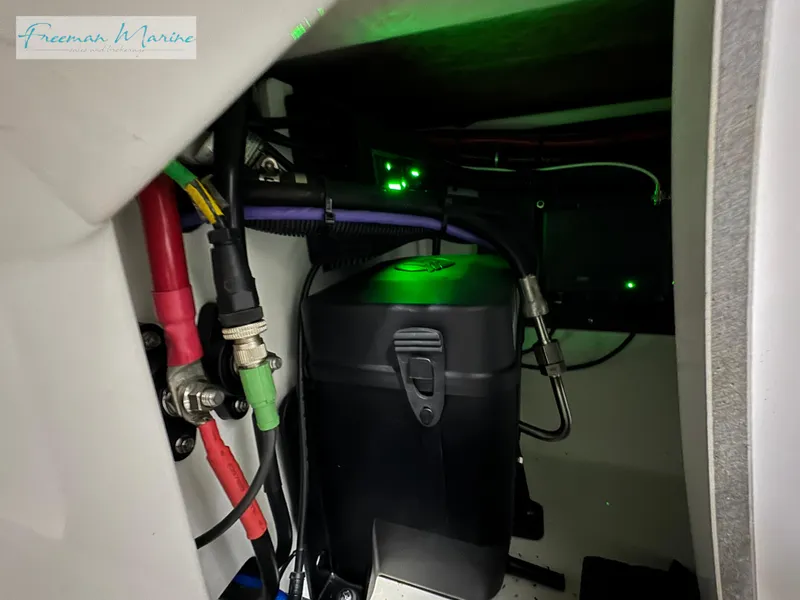 Slide: The Image of Blackfin 332 CC 2022 - 104