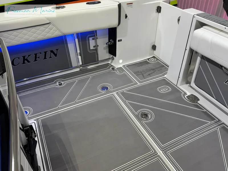 Slide: The Image of Blackfin 332 CC 2022 - 111