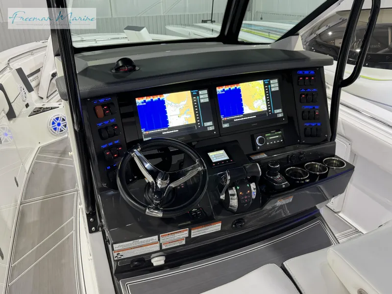 Slide: The Image of Blackfin 332 CC 2022 - 112