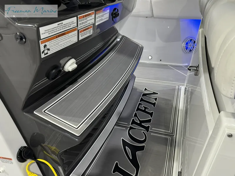 Slide: The Image of Blackfin 332 CC 2022 - 114