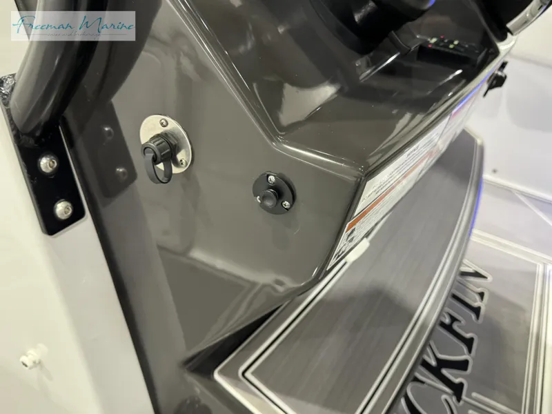 Slide: The Image of Blackfin 332 CC 2022 - 115