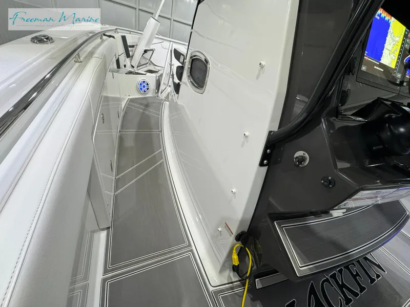 Slide: The Image of Blackfin 332 CC 2022 - 116