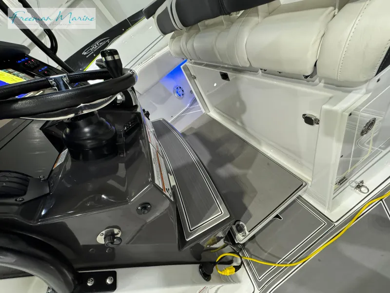 Slide: The Image of Blackfin 332 CC 2022 - 117