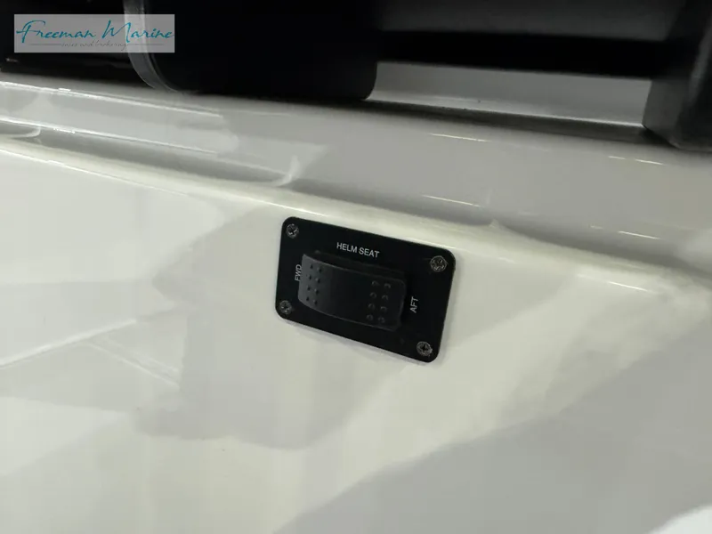 Slide: The Image of Blackfin 332 CC 2022 - 118