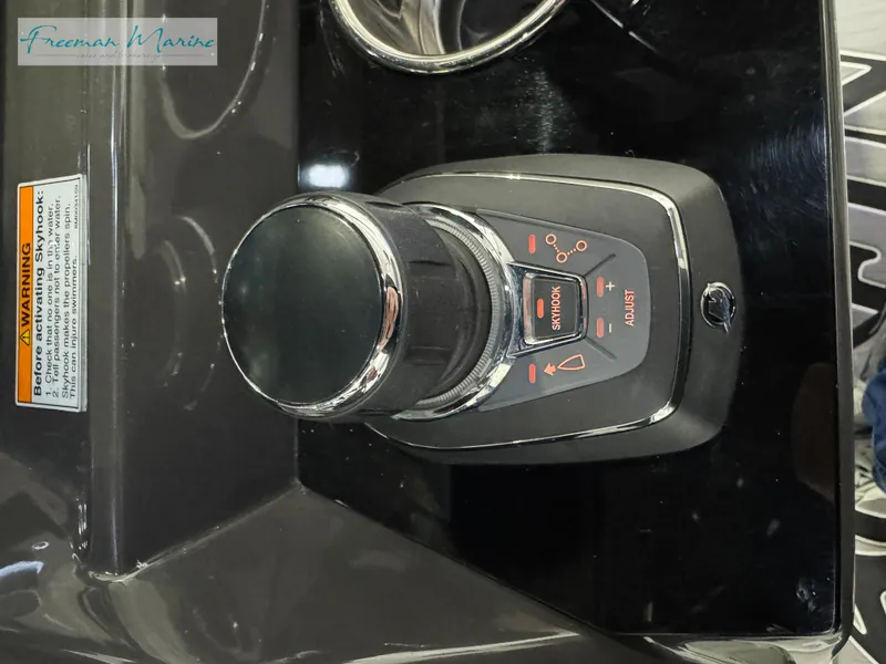 Slide: The Image of Blackfin 332 CC 2022 - 129