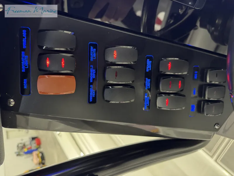 Slide: The Image of Blackfin 332 CC 2022 - 132