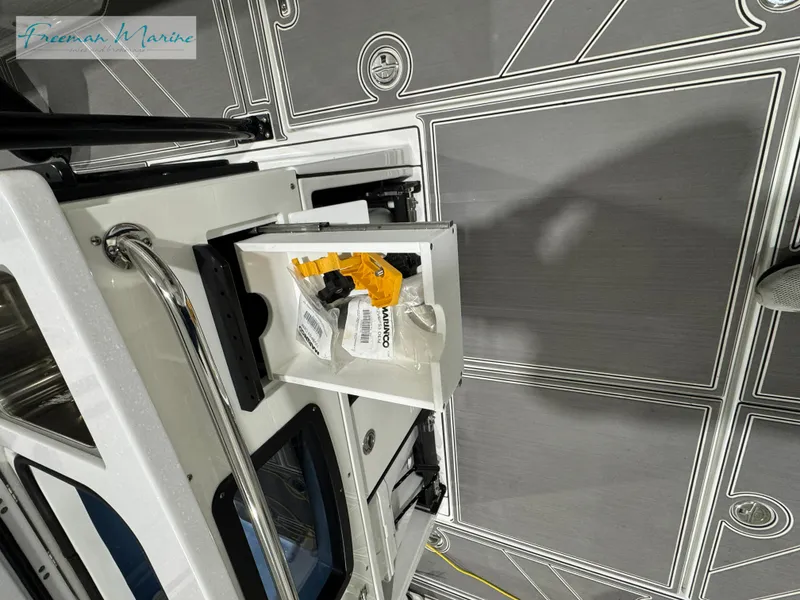 Slide: The Image of Blackfin 332 CC 2022 - 50