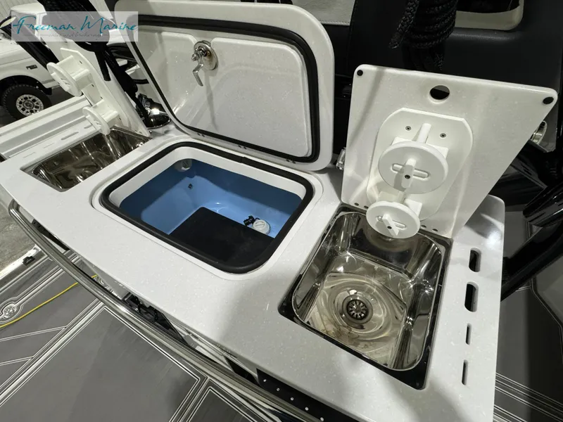 Slide: The Image of Blackfin 332 CC 2022 - 51