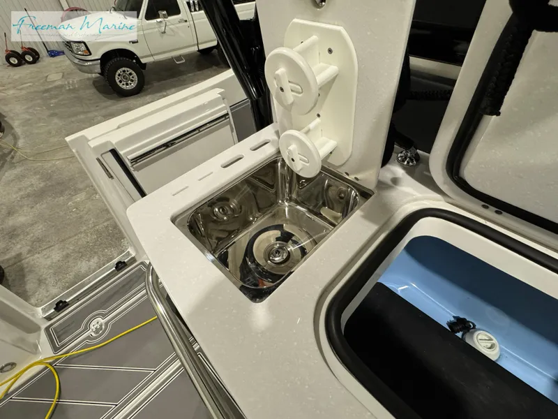 Slide: The Image of Blackfin 332 CC 2022 - 53