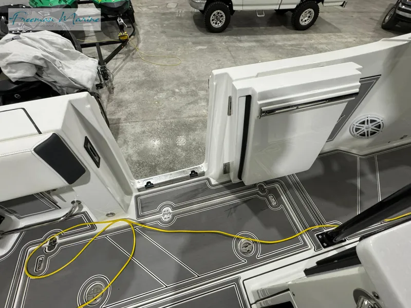 Slide: The Image of Blackfin 332 CC 2022 - 57