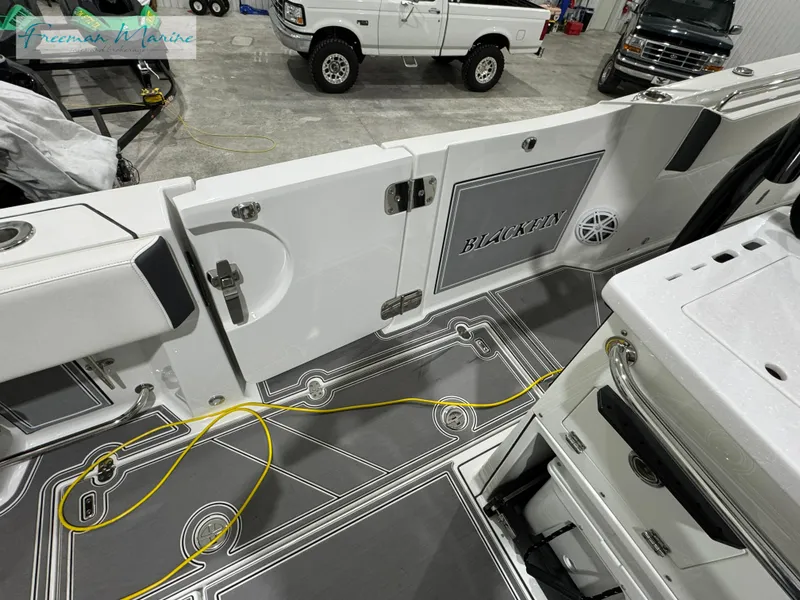 Slide: The Image of Blackfin 332 CC 2022 - 58