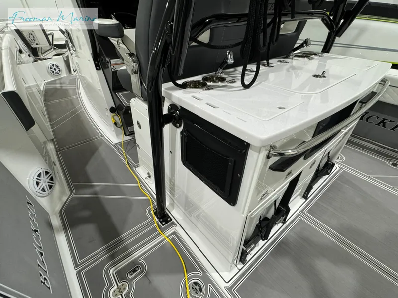 Slide: The Image of Blackfin 332 CC 2022 - 59