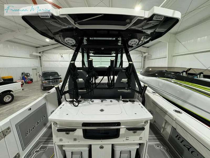 Slide: The Image of Blackfin 332 CC 2022 - 60