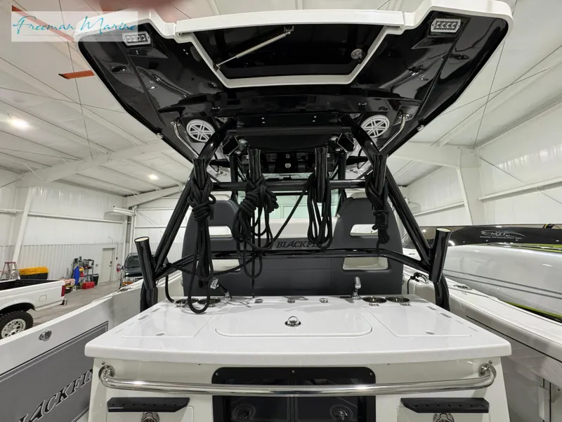 Slide: The Image of Blackfin 332 CC 2022 - 61