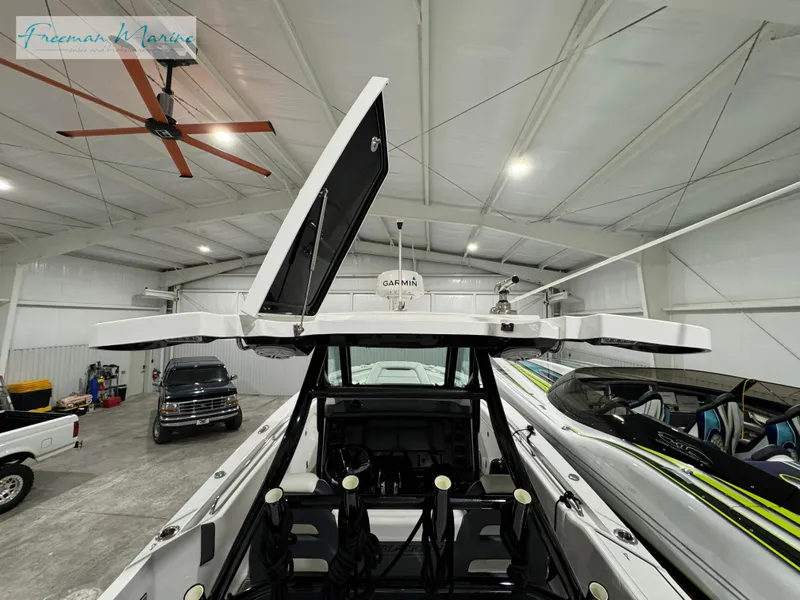 Slide: The Image of Blackfin 332 CC 2022 - 62