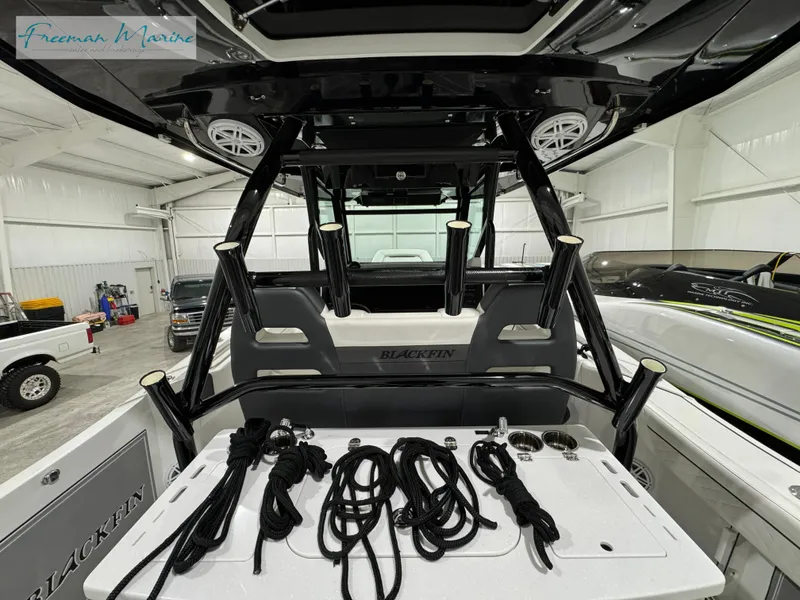 Slide: The Image of Blackfin 332 CC 2022 - 63