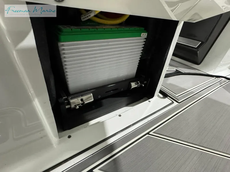 Slide: The Image of Blackfin 332 CC 2022 - 66