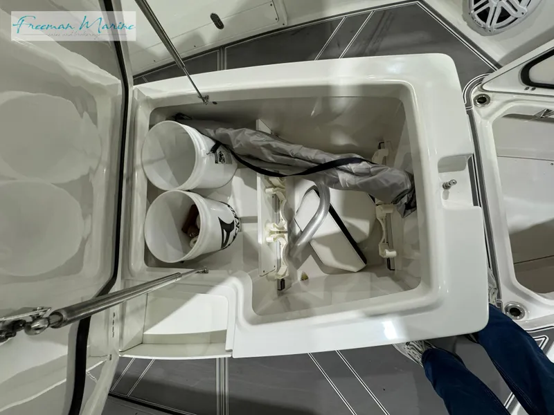 Slide: The Image of Blackfin 332 CC 2022 - 71