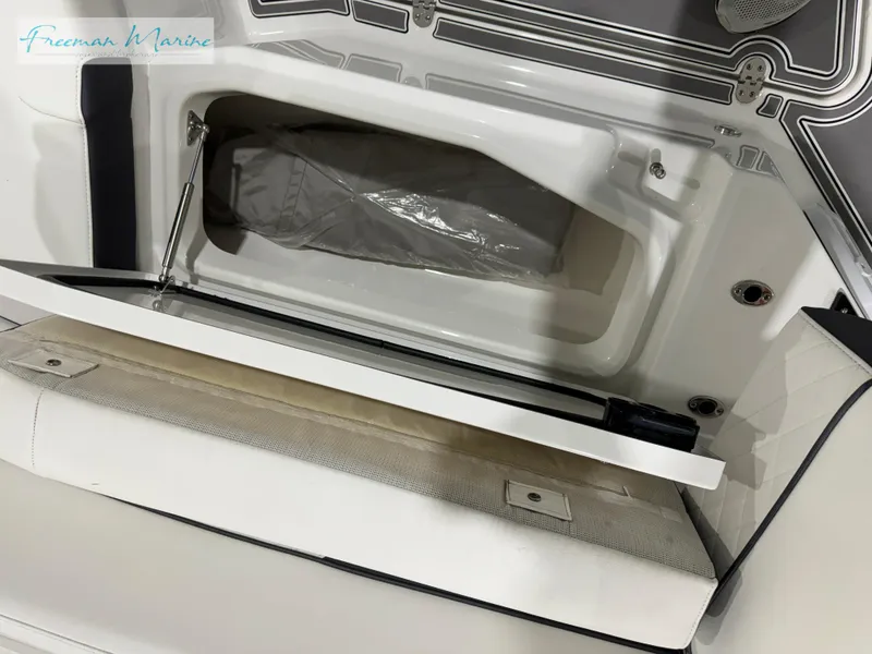 Slide: The Image of Blackfin 332 CC 2022 - 74