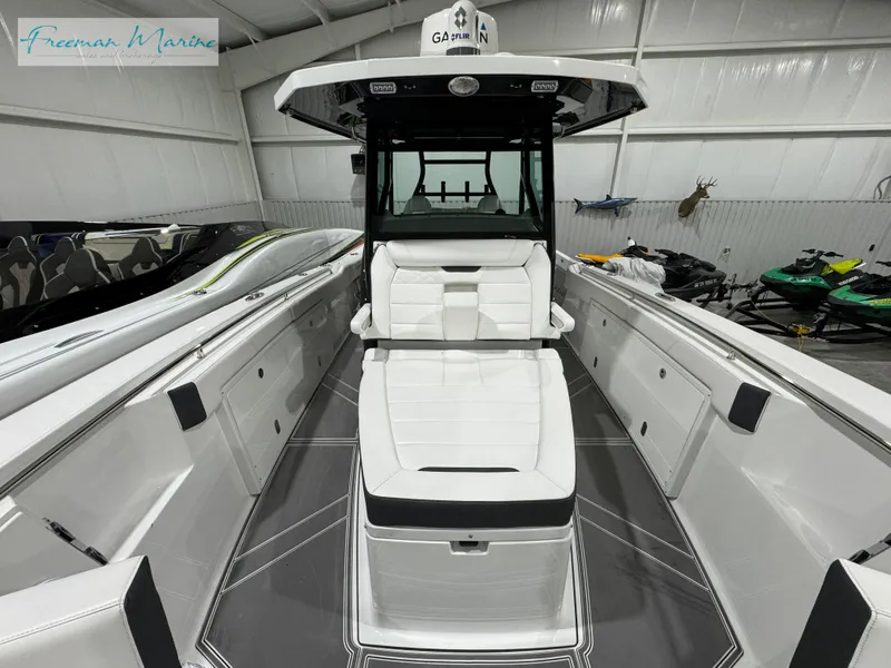 Slide: The Image of Blackfin 332 CC 2022 - 77