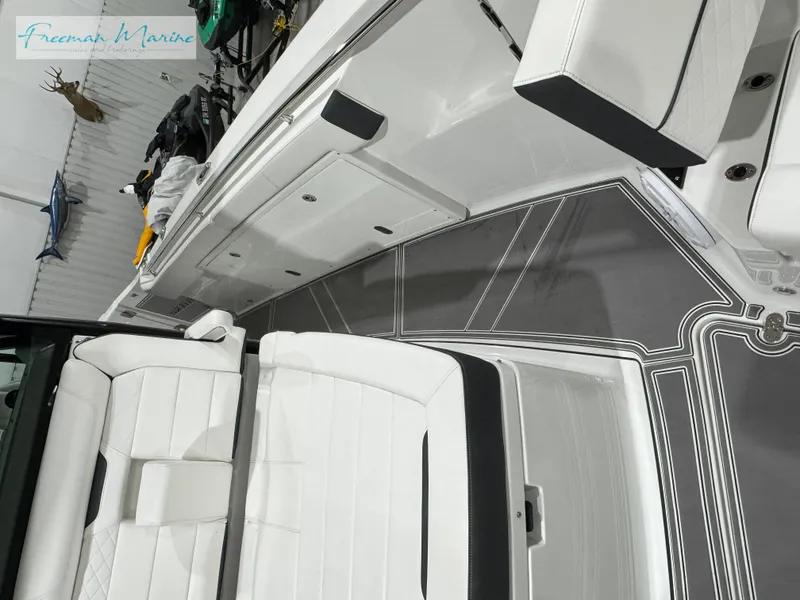 Slide: The Image of Blackfin 332 CC 2022 - 79